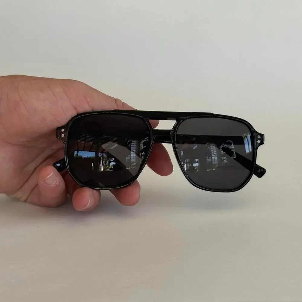 Black square sunglasses with